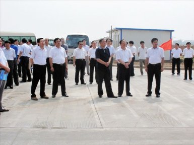邢台市委、市政府领导情系同洲项目（2012.1.28）